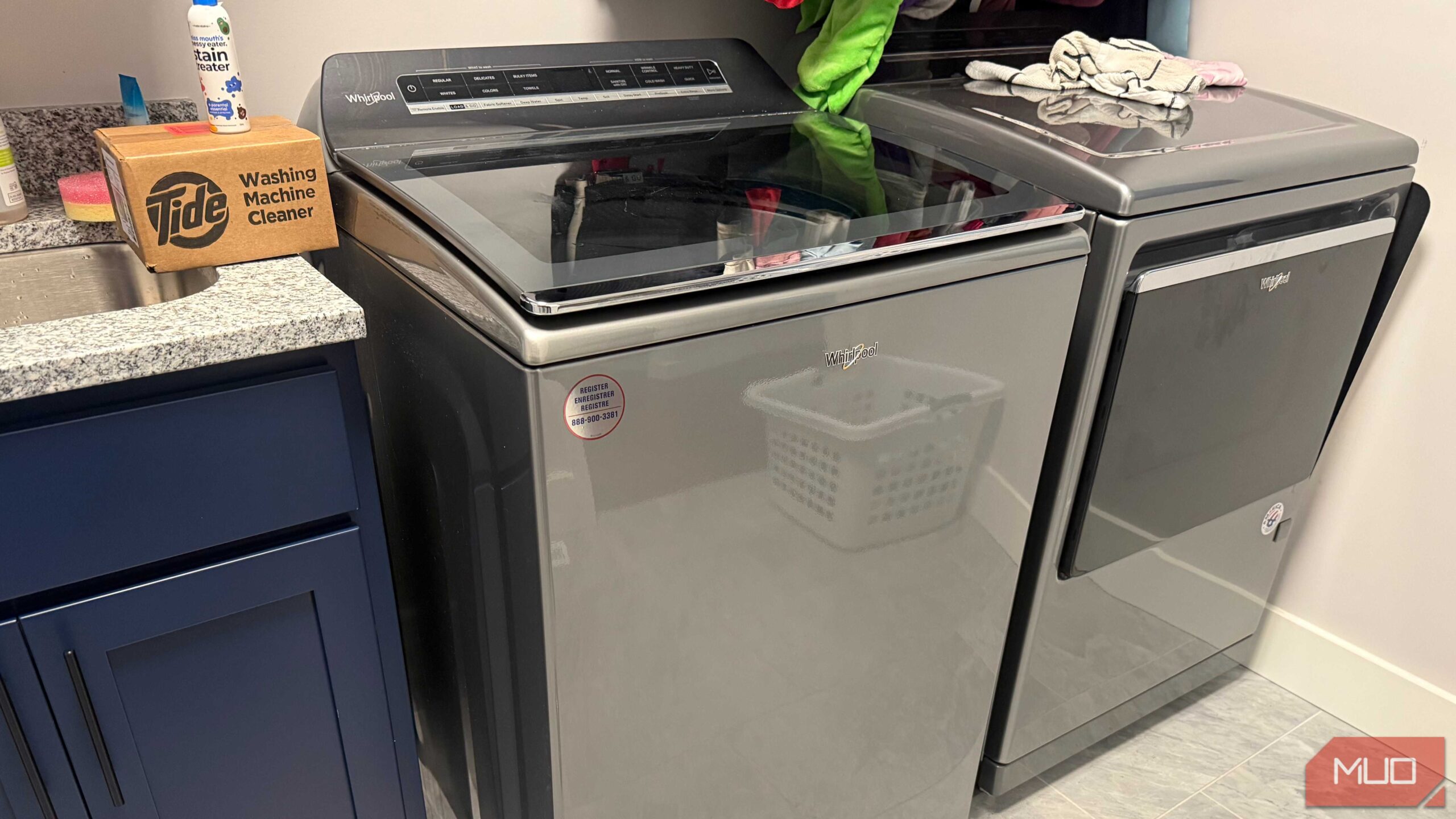 دستگاه شستشو و خشککن Whirlpool خاکستری کنار هم