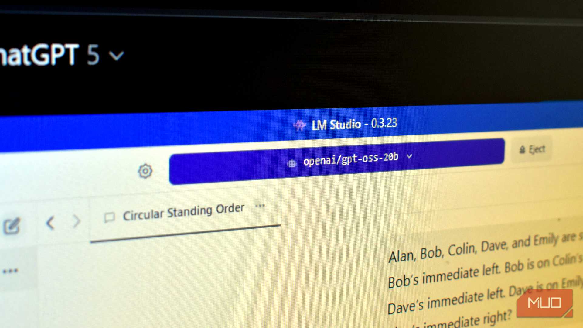 صفحهنمایش کامپیوتر با برنامه LM Studio و مدل محلی GPT‑OSS‑20B.