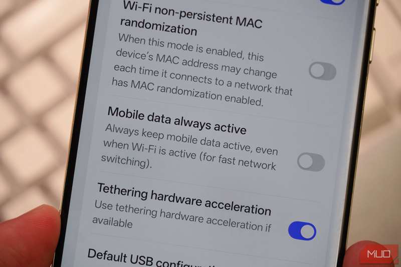 تنظیم «داده‌های موبایل همیشه فعال» در گزینه‌های توسعه‌دهنده