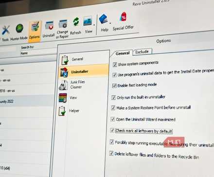 نصب‌کننده Revo باز روی مانیتور BENQ