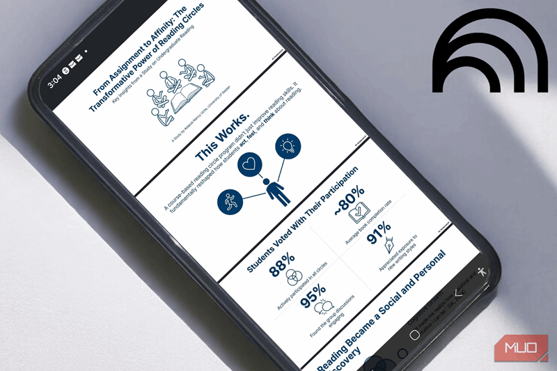 اسلایدهای تولید شده با NotebookLM روی یک تلفن همراه که در کنار نماد Google NotebookLM قرار دارد