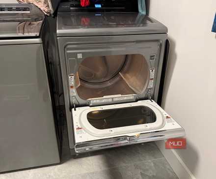 درب خشککن Whirlpool باز