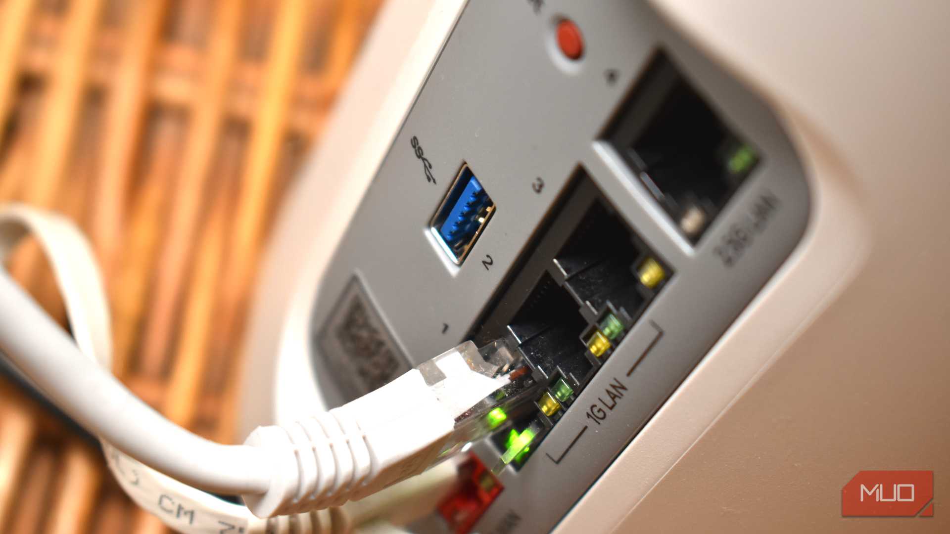 پورتهای USB روتر وای‑فای با پورتهای LAN