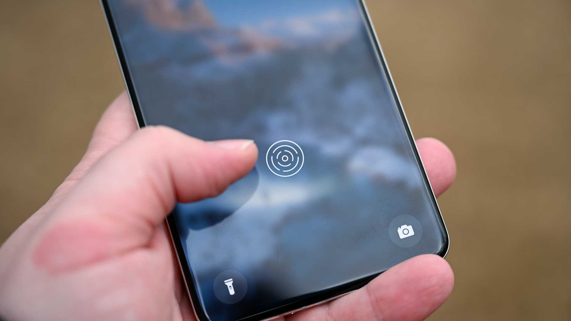 آیکون حسگر اثر انگشت فوق صوتی روی OnePlus 13