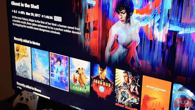 تلویزیون هوشمند نمایشدهندهٔ برنامهٔ پخش Jellyfin