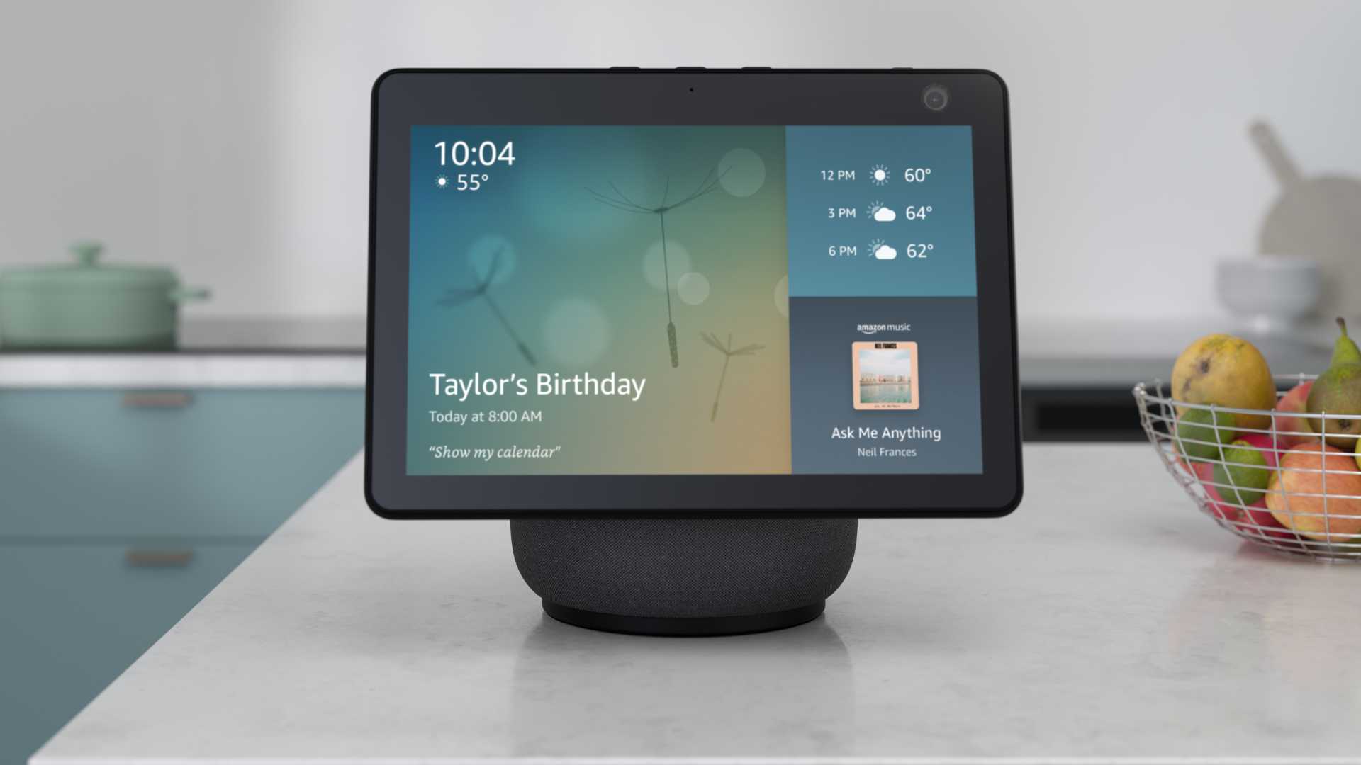 Amazon Echo Show روی میز
