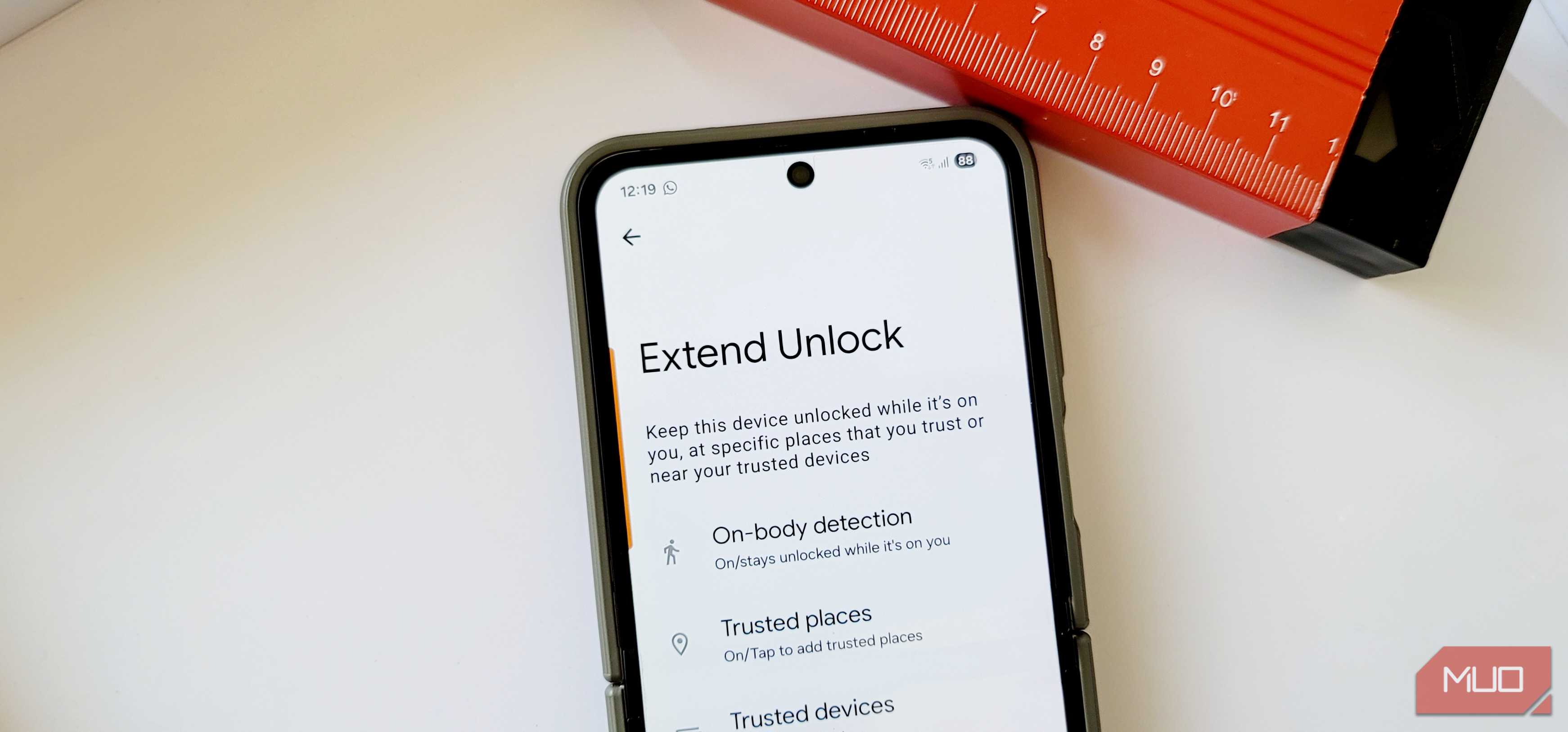نمایش قفل‌گشایی گسترش‌یافته اندروید بر روی Galaxy Z Flip 6