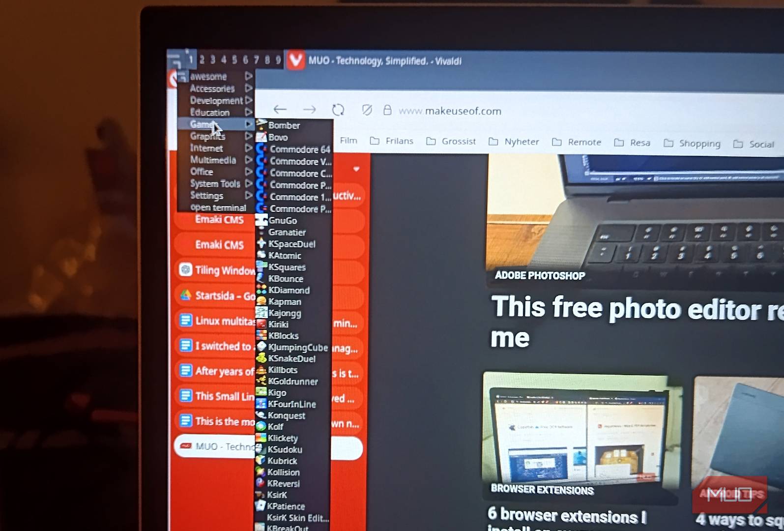 منوی AwesomeWM ساده است.