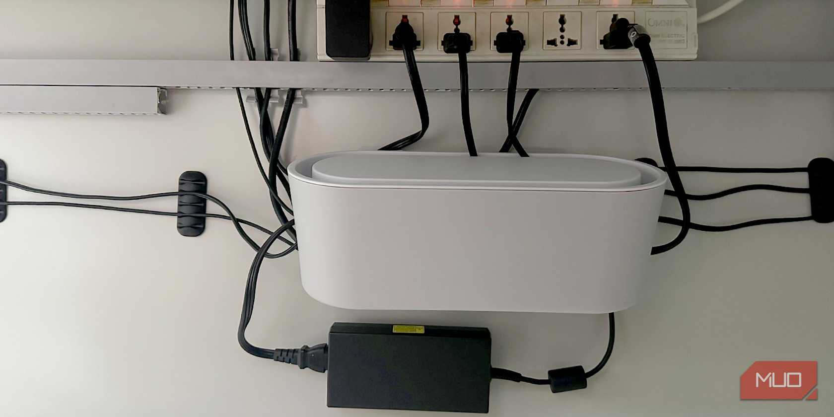 جعبه کابل نصبشده زیر نوار برق