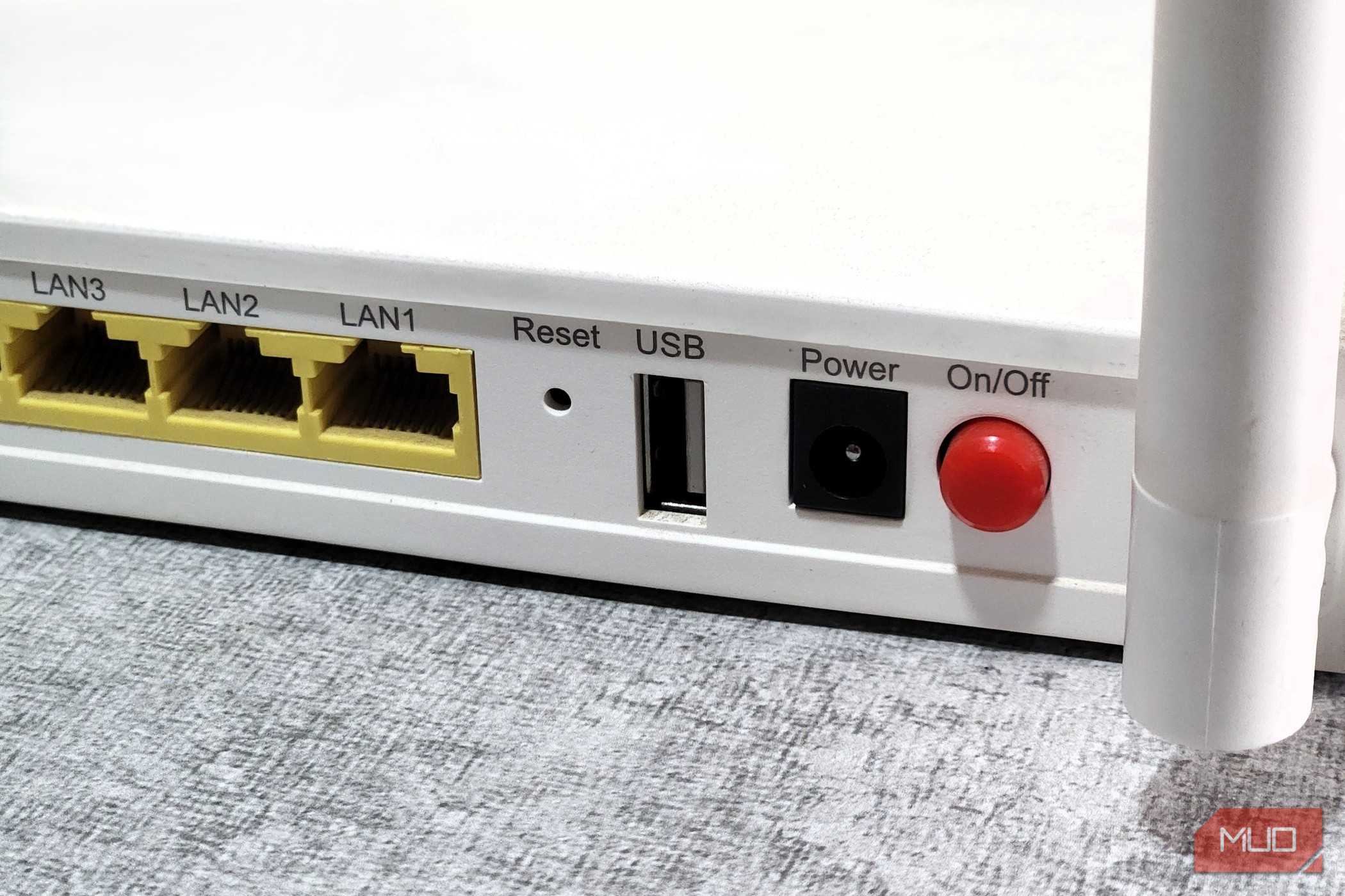 نمای نزدیک از پورت USB روتر