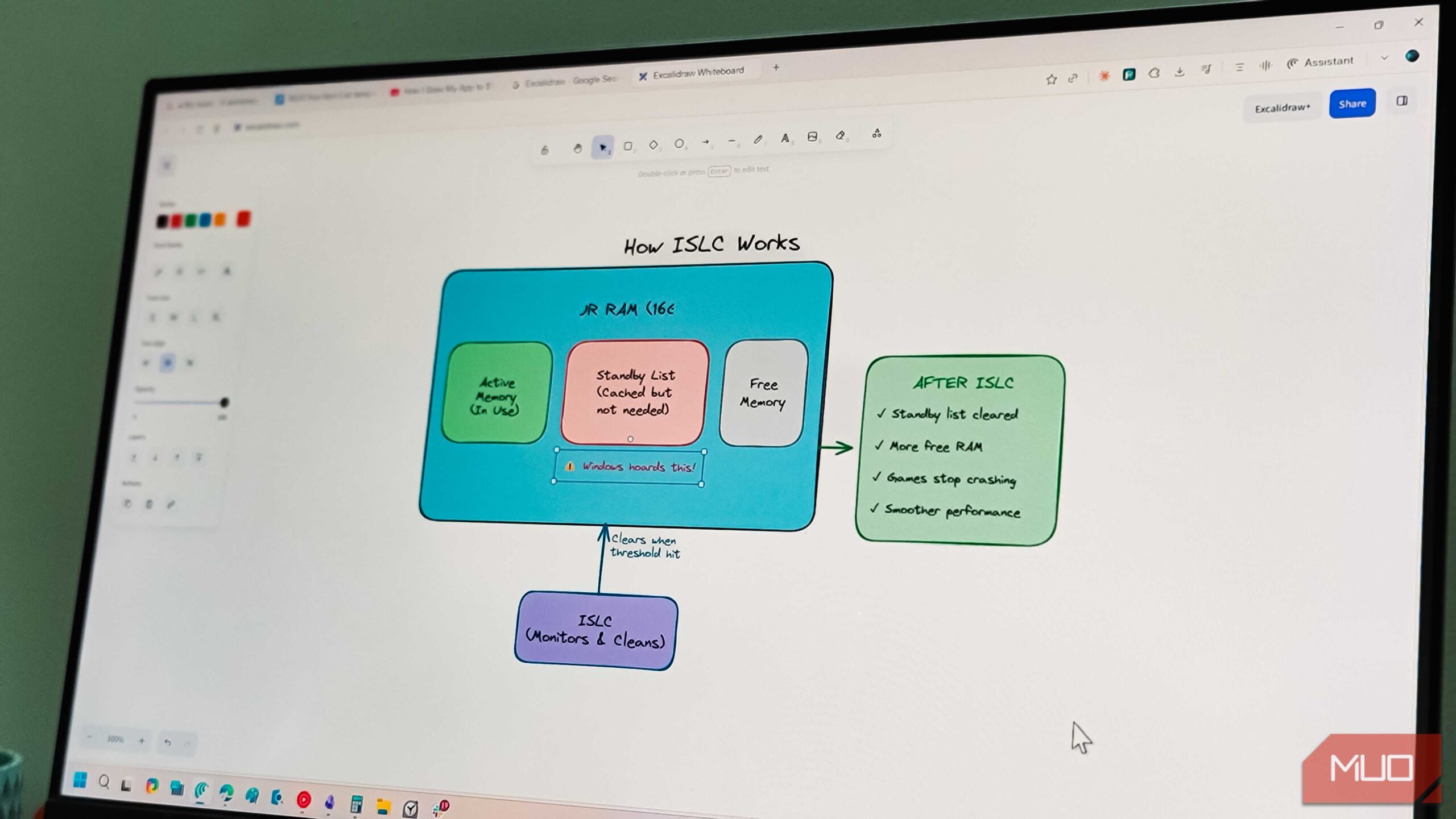 ویرایشگر نمودار Excalidraw باز در مرورگر Comet روی ویندوز ۱۱ و مانیتور BENQ