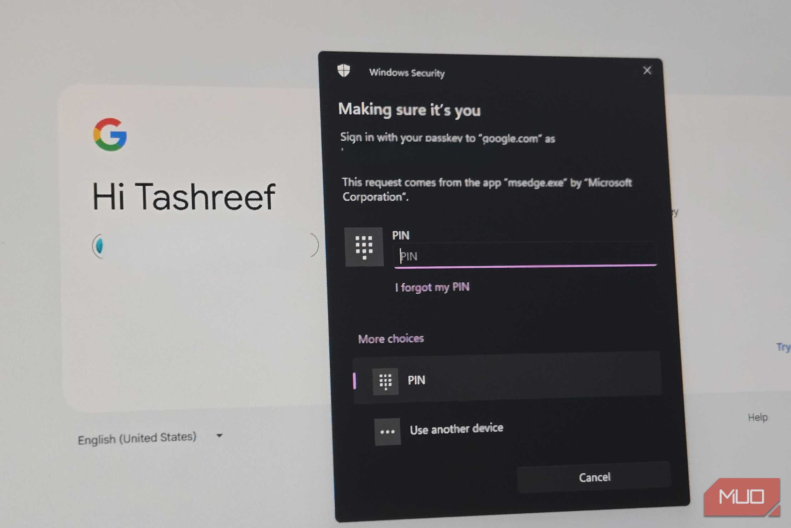 علامت پاس‌کی کلید گوگل که دیالوگ Windows Hello را نشان می‌دهد