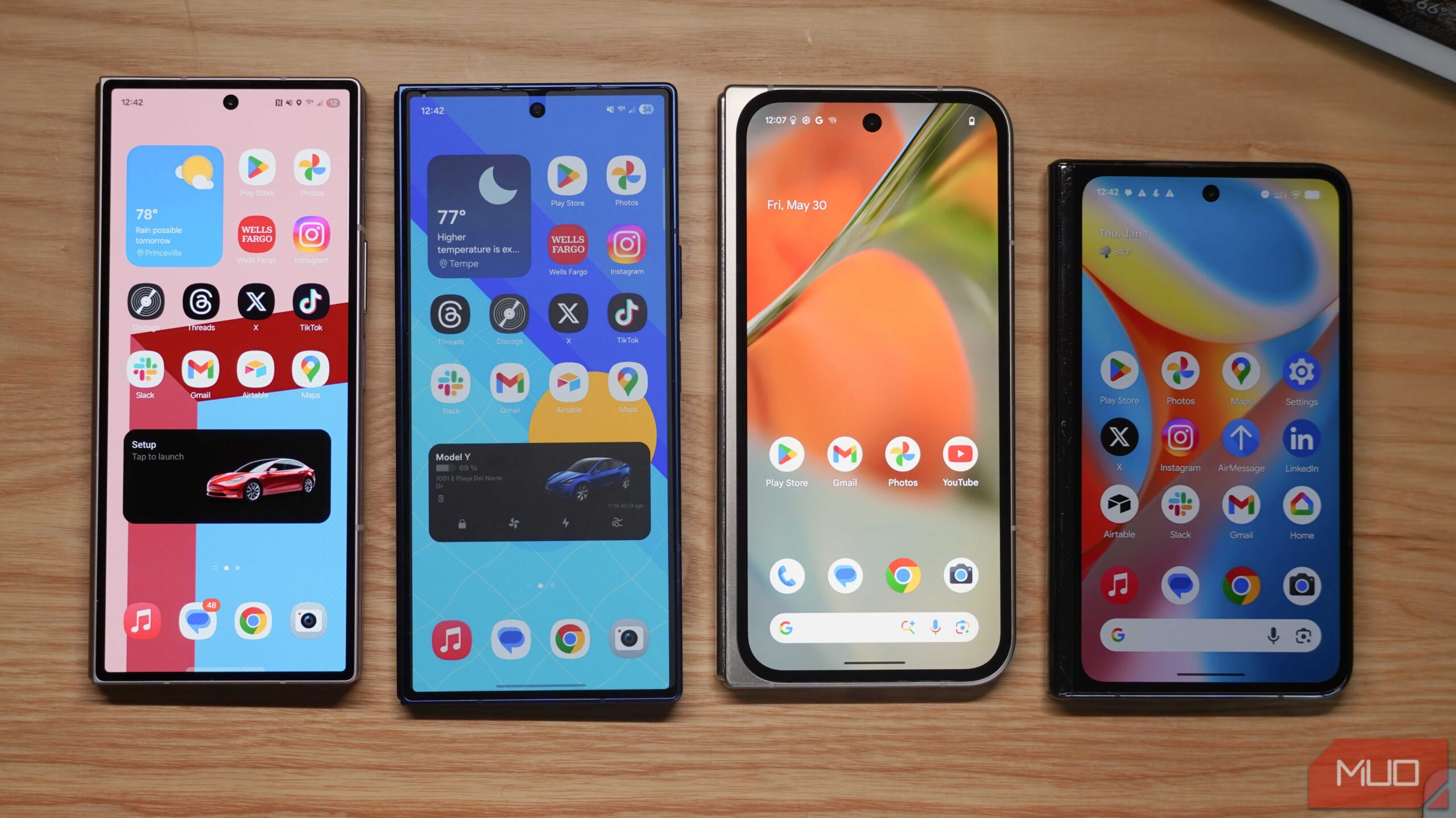 چهار گوشی Google Pixel در یک ردیف.