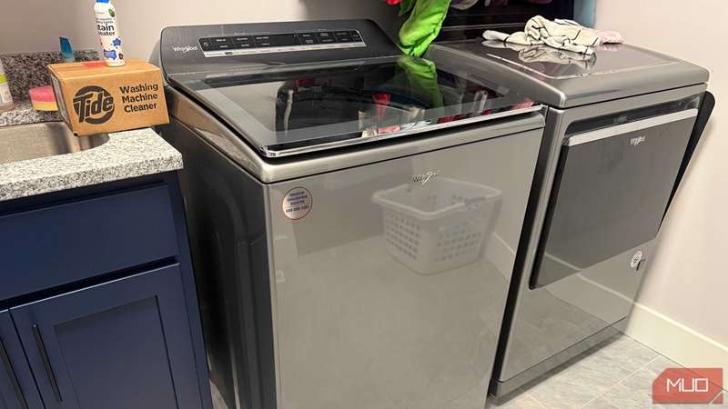 ماشین لباسشویی و خشک‌کن گریل به صورت کنار هم
