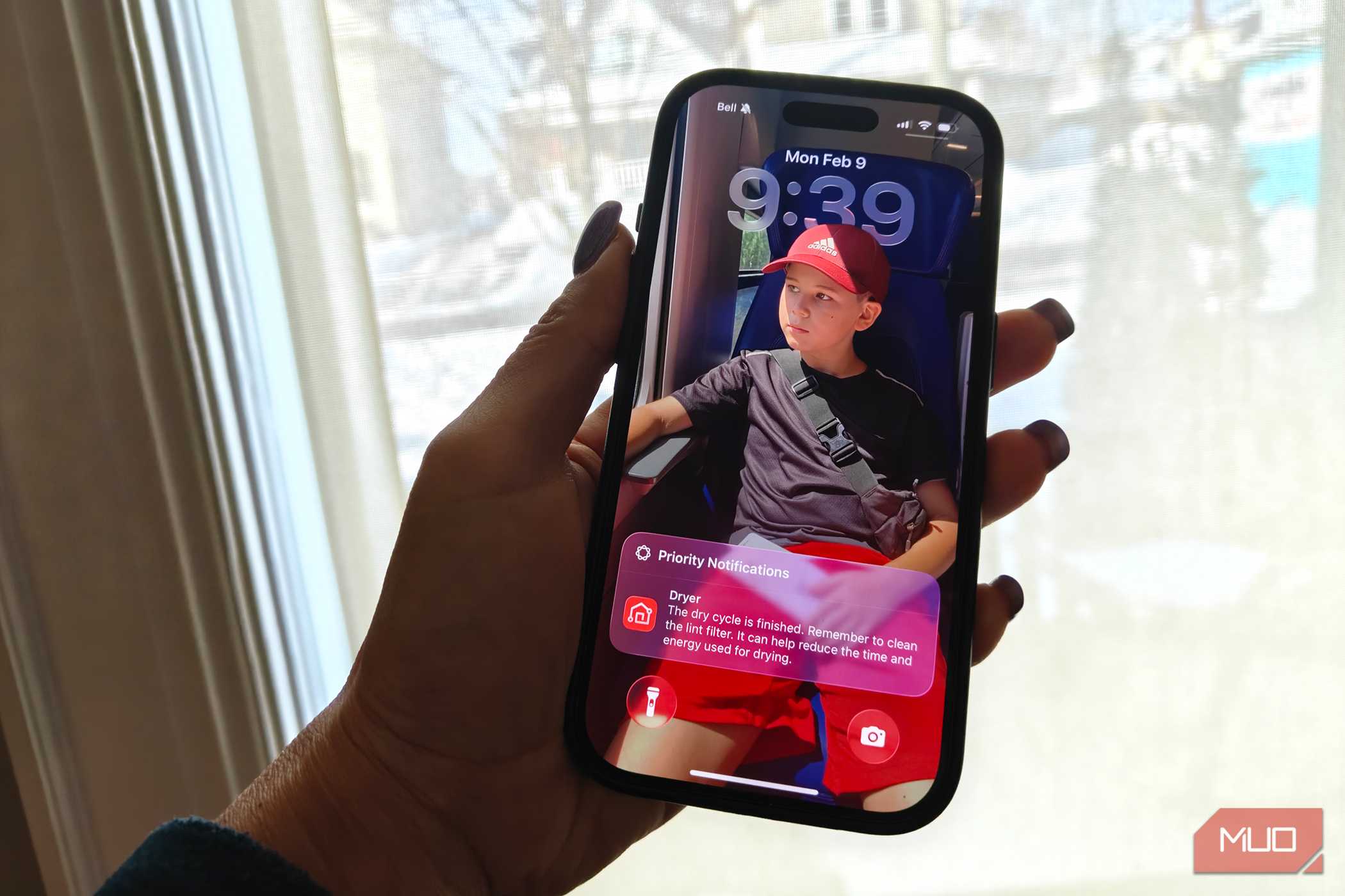 یک آیفون که اعلان خشک‌کن LG ThinQ را نشان می‌دهد.