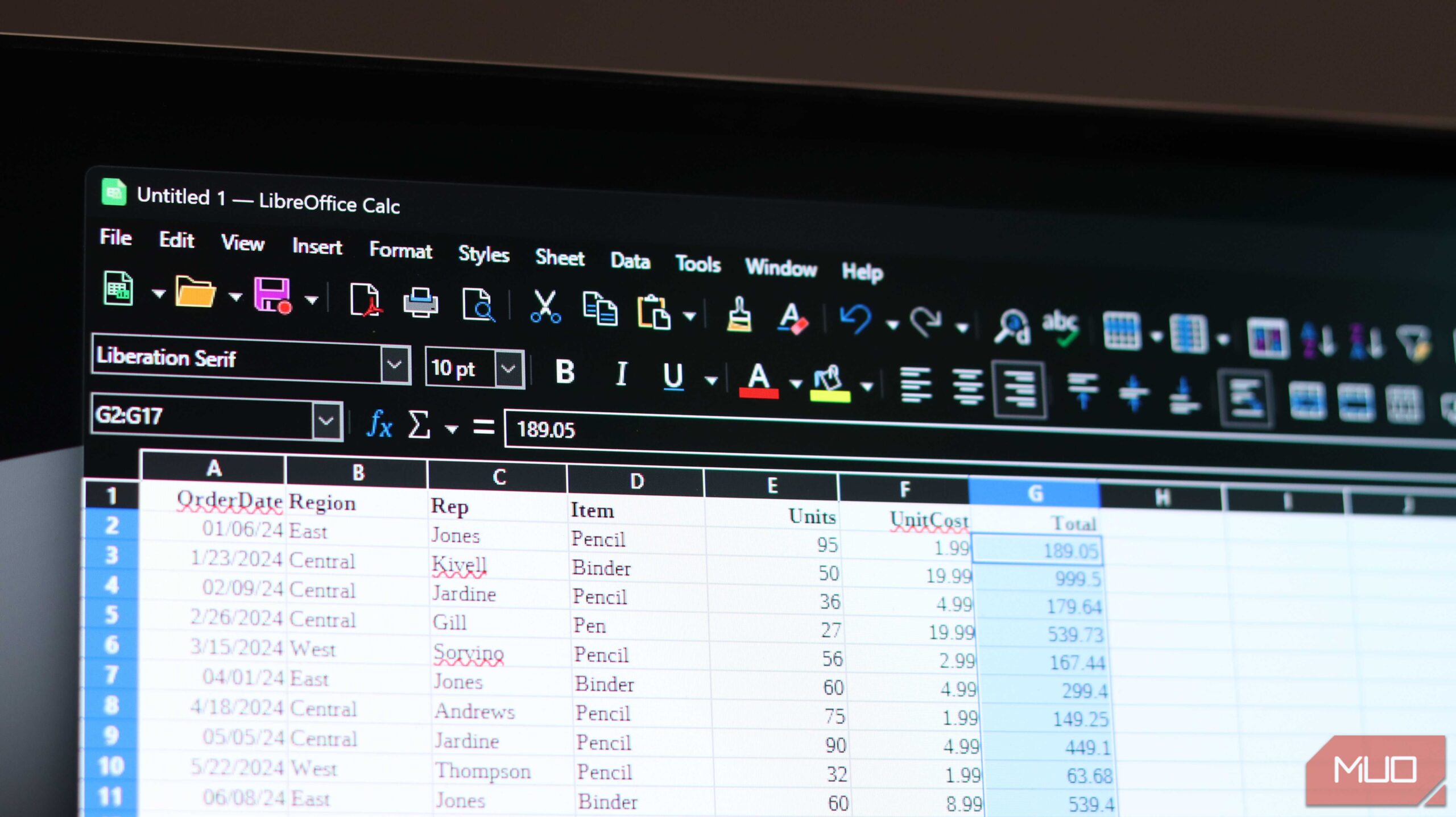 LibreOffice Calc با داده‌های نمونه.