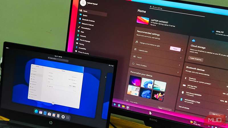 Linux GNOME باز روی یک لپتاپ HP و Windows 11 روی یک مانیتور BENQ
