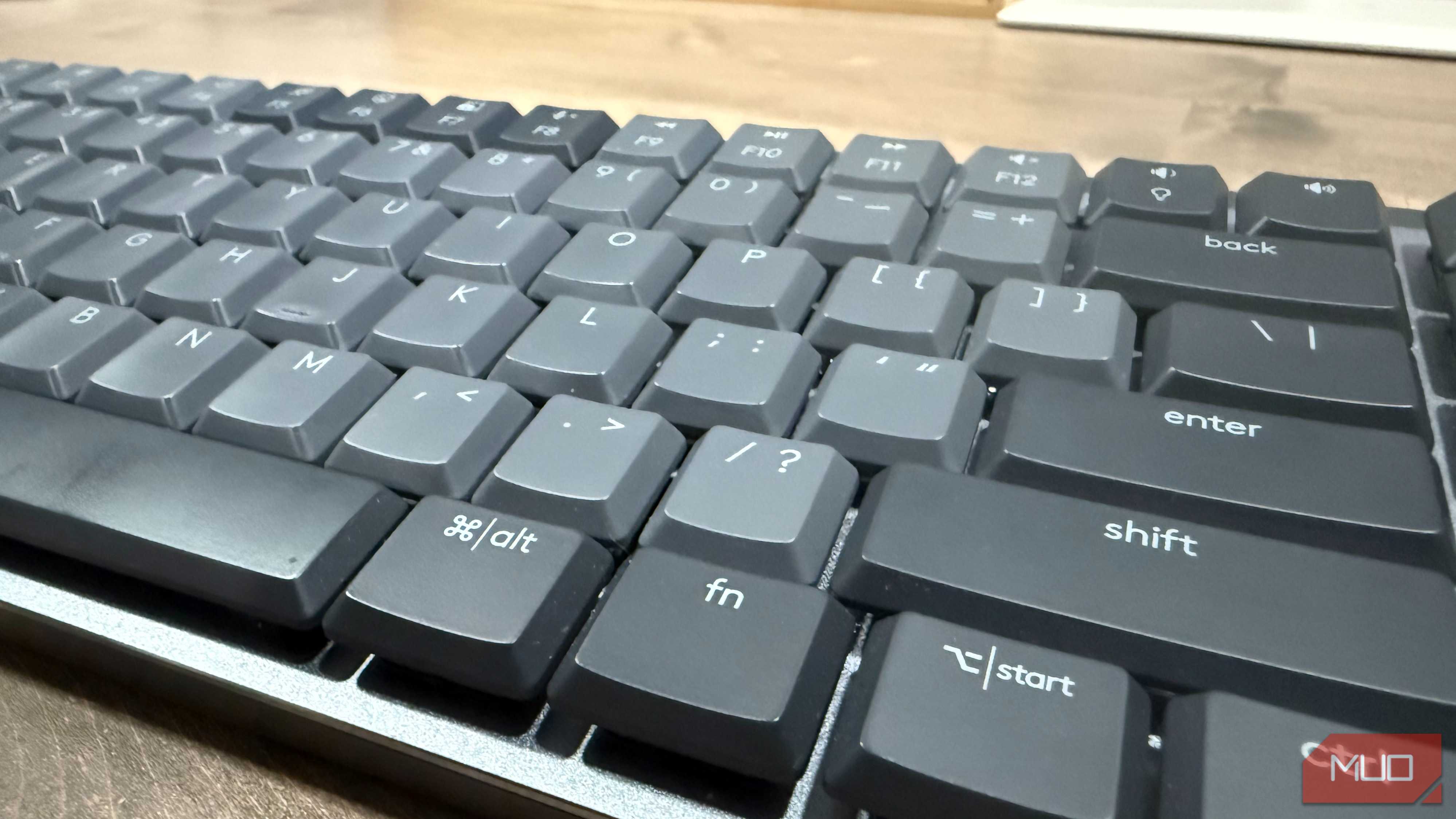 کیبورد مکانیکی Logitech MX نزدیک