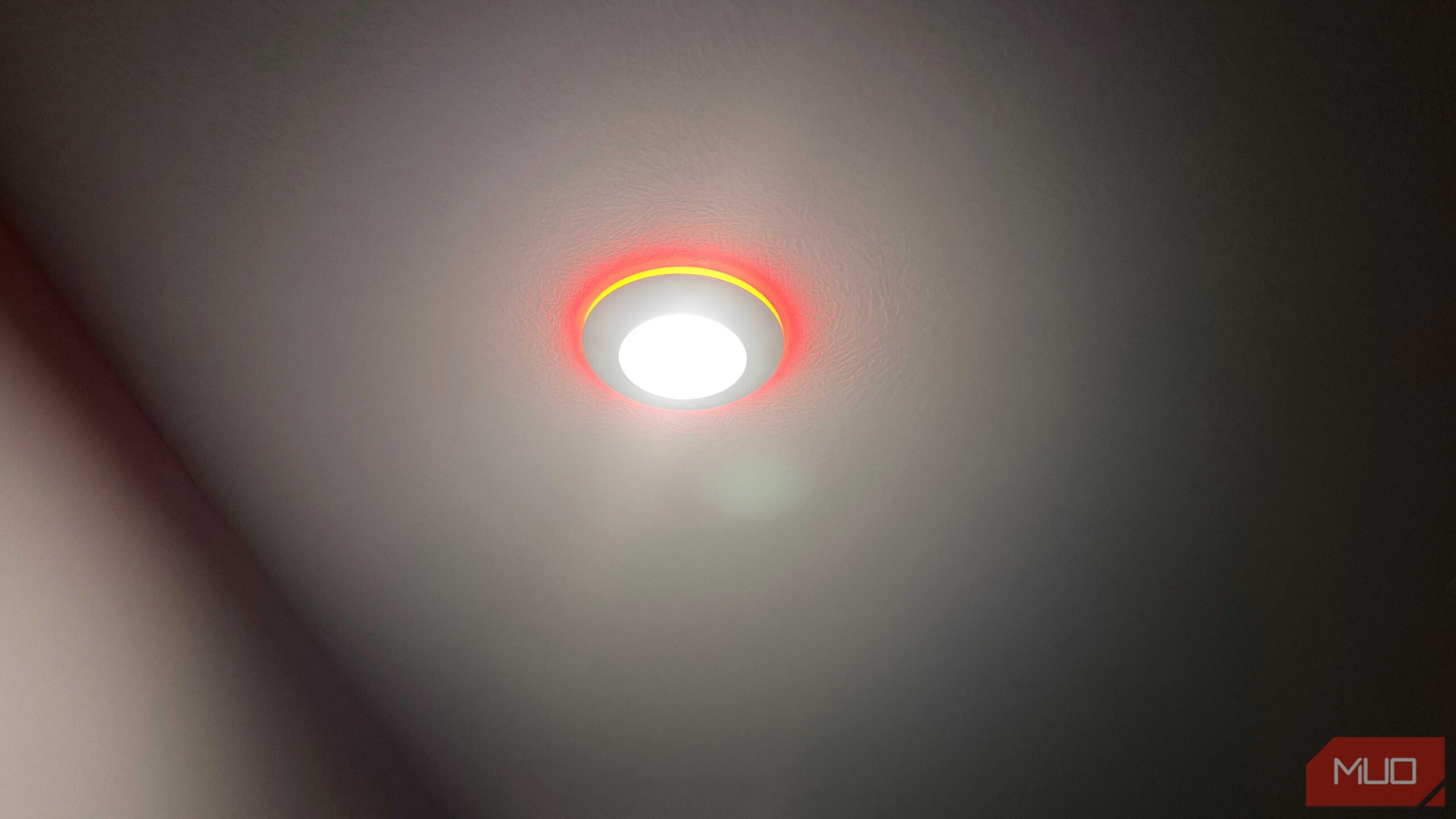 لامپ لومیري میتواند با حلقه نارنجی روشن شود