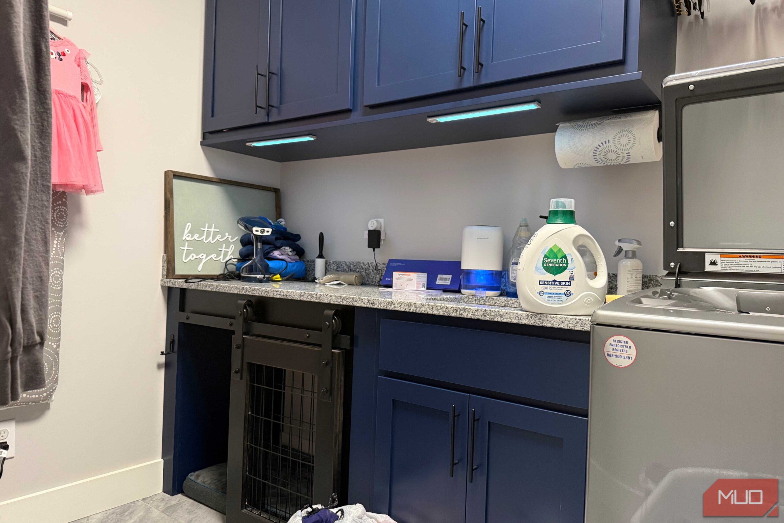 چراغ زیر کابینت MCGOR در زیر کابینههای اتاق لباسشویی