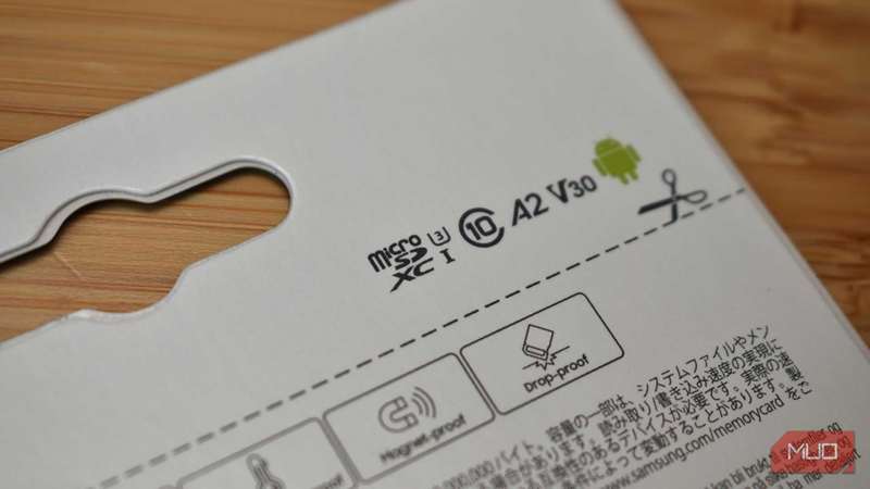 آیکون‌های استاندارد کارت میکروSD روی بسته‌بندی