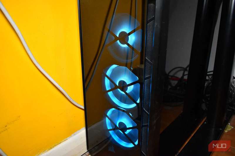 رایانه‌ای که در گوشه ذخیره شده است.