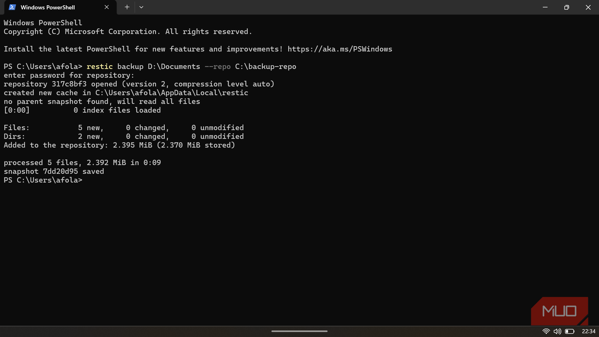 ترمینال PowerShell که یک فرآیند پشتیبان‌گیری Restic در حال اجرا برای پوشه Documents به مخزن محلی را نشان می‌دهد