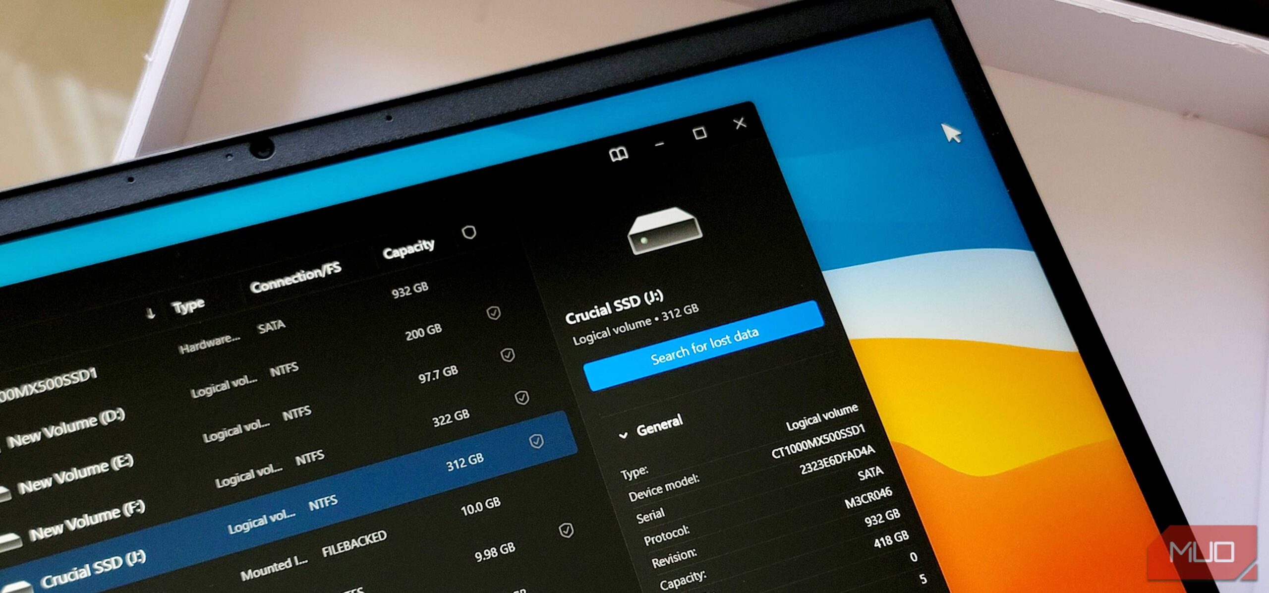 دکمه جستجوی داده‌های گمشده در برنامه Disk Drill و لپ‌تاپ HP