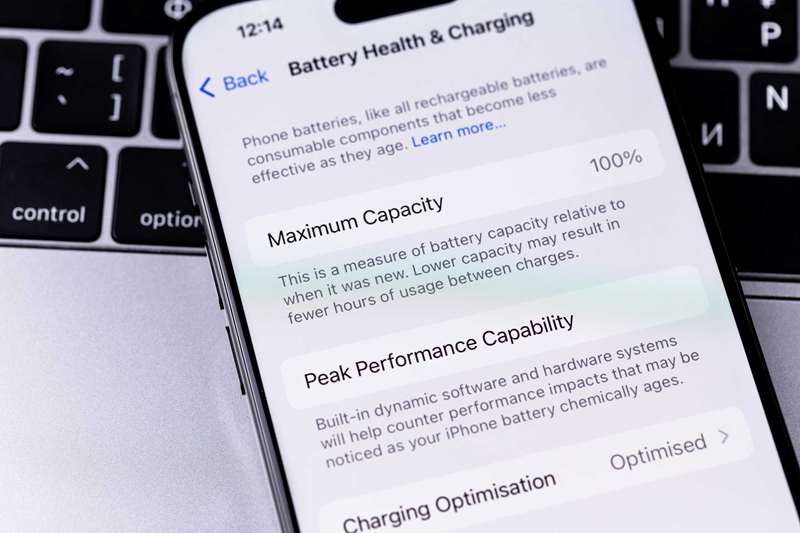 گوشی هوشمند با اطلاعات ظرفیت باتری