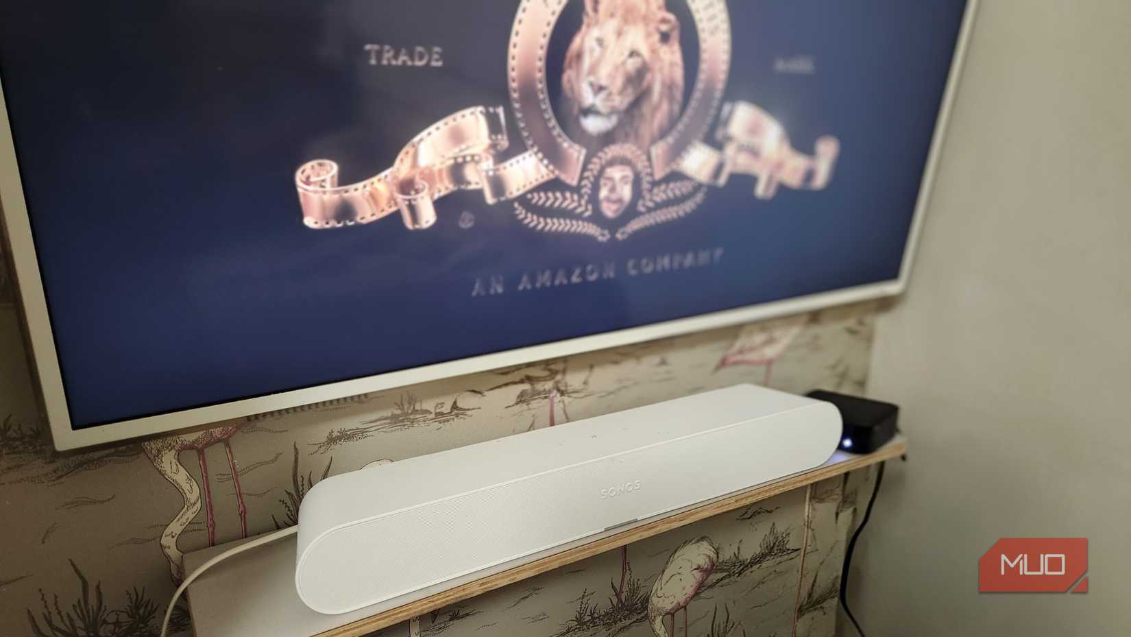 صندوق صدا و تلویزیون در محل نصب