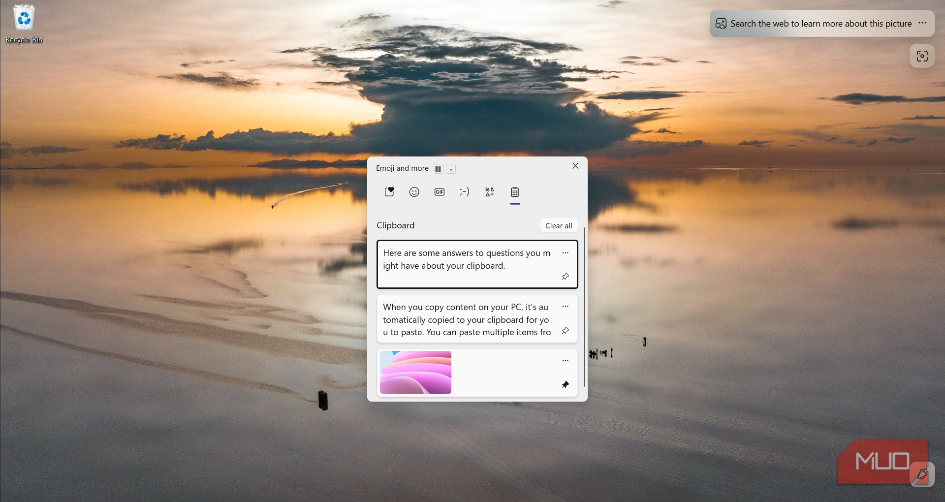 پنل تاریخچه کلیپ‌بورد ویندوز باز شده با Win + V
