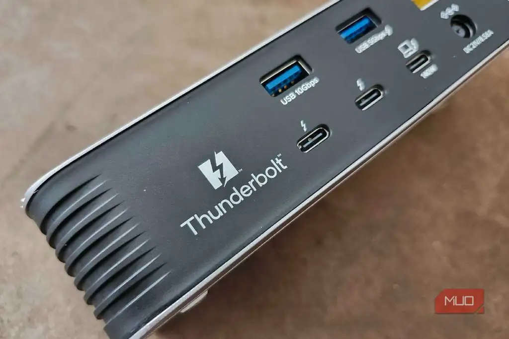 لوگوی تاندربولت روی داک Pluggable