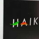 لوگوی Haiku روی پس‌زمینه نارنجی