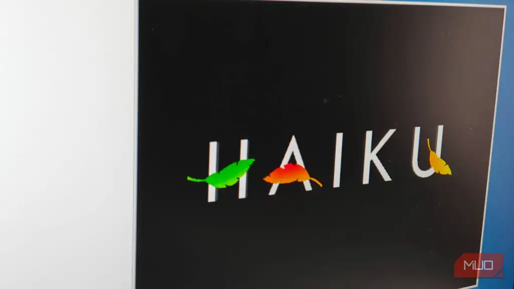 لوگوی Haiku روی پس‌زمینه نارنجی