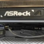 نمای نزدیک کارت گرافیک و اسلات‌های PCIe در رایانه