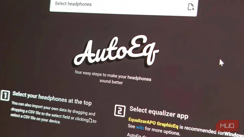 صفحه اصلی وب‌سایت AutoEQ روی نمایشگر لپ‌تاپ