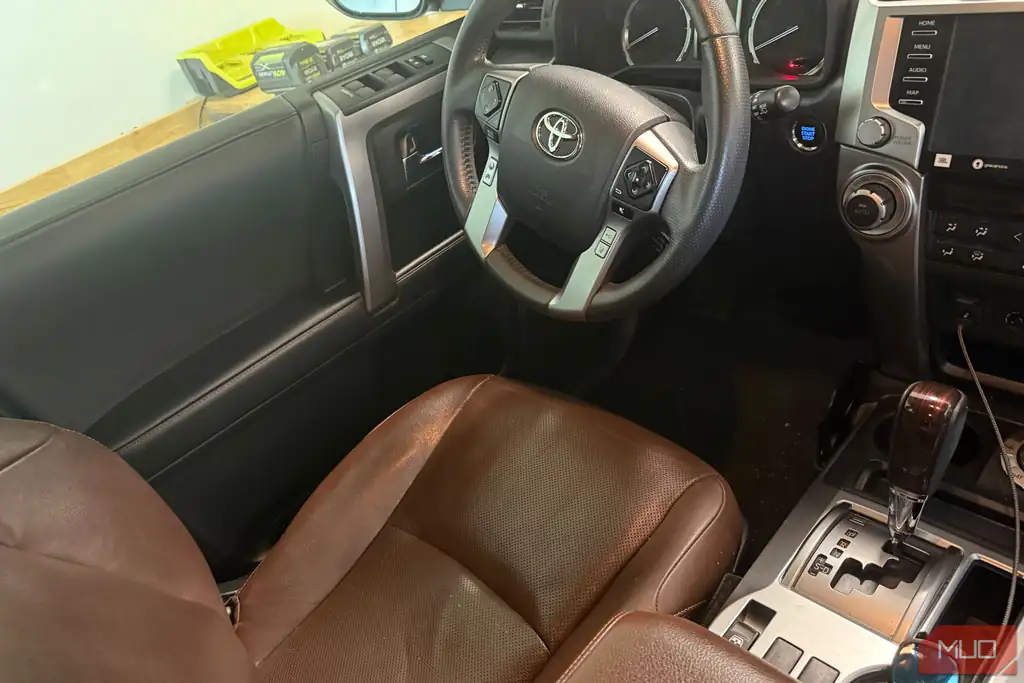 صندلی راننده خودرو Toyota 4Runner