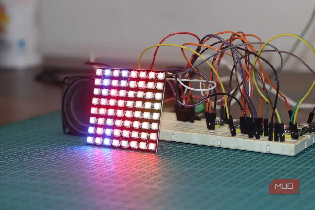 دستیار صوتی مبتنی بر ESP32 با نمایشگر RGB Matrix