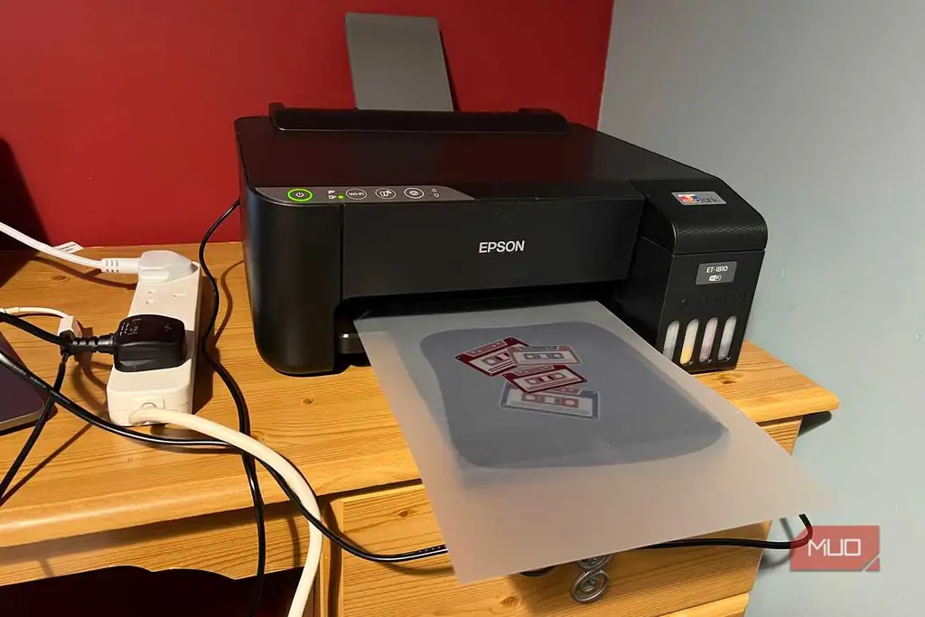 چاپگر Epson با گرافیک چاپ شده روی فیلم سابلیمیشن