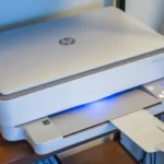 چاپگر خانگی HP Envy روی میز