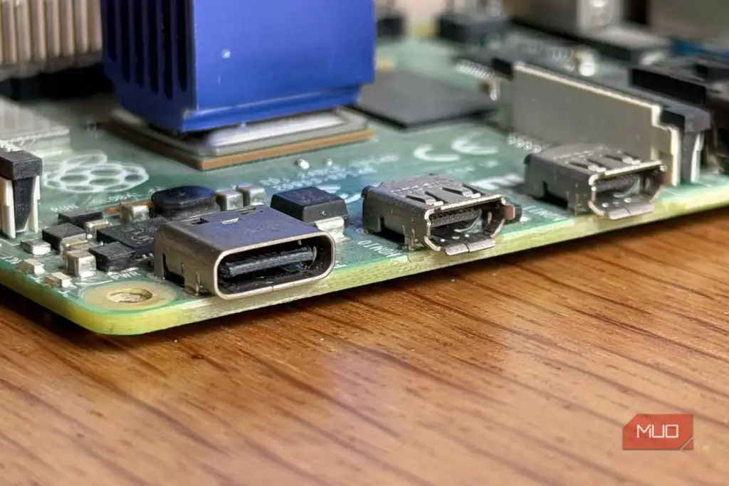 پورتهای USB-C و HDMI در رزبری پای ۴