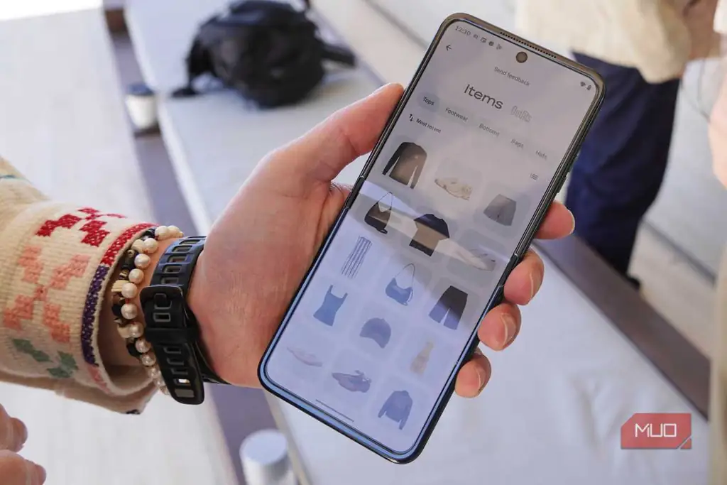 قابلیت Wardrobe در Google Photos روی گوشی Razr 2026