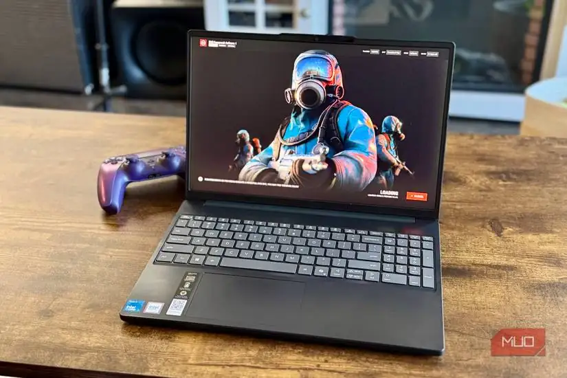 صفحه نمایش با اجرای بازی Rust