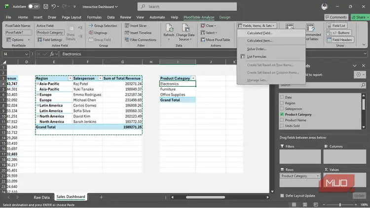 دو PivotTable در یک شیت اکسل با باز بودن پنل فیلدهای PivotTable و گسترش منوی Fields, Items, & Sets