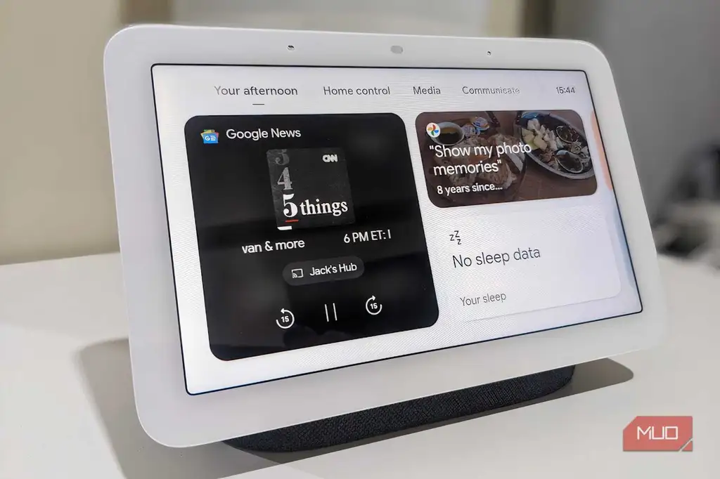 نمایشگر Google Nest Hub در حال نمایش خبرهای CNN