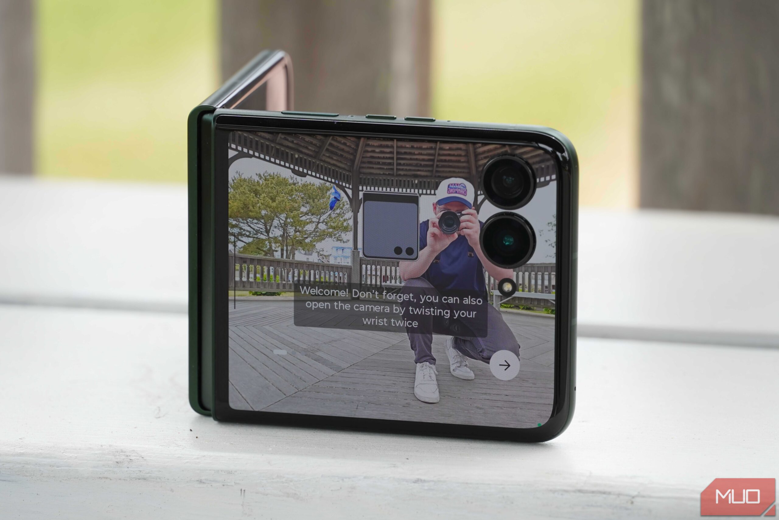تصویری از The cover screen camera preview on the Motorola Razr Plus 2026.