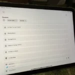 فهرست دستگاه‌های خانه هوشمند در اپلیکیشن Alexa روی iPad.