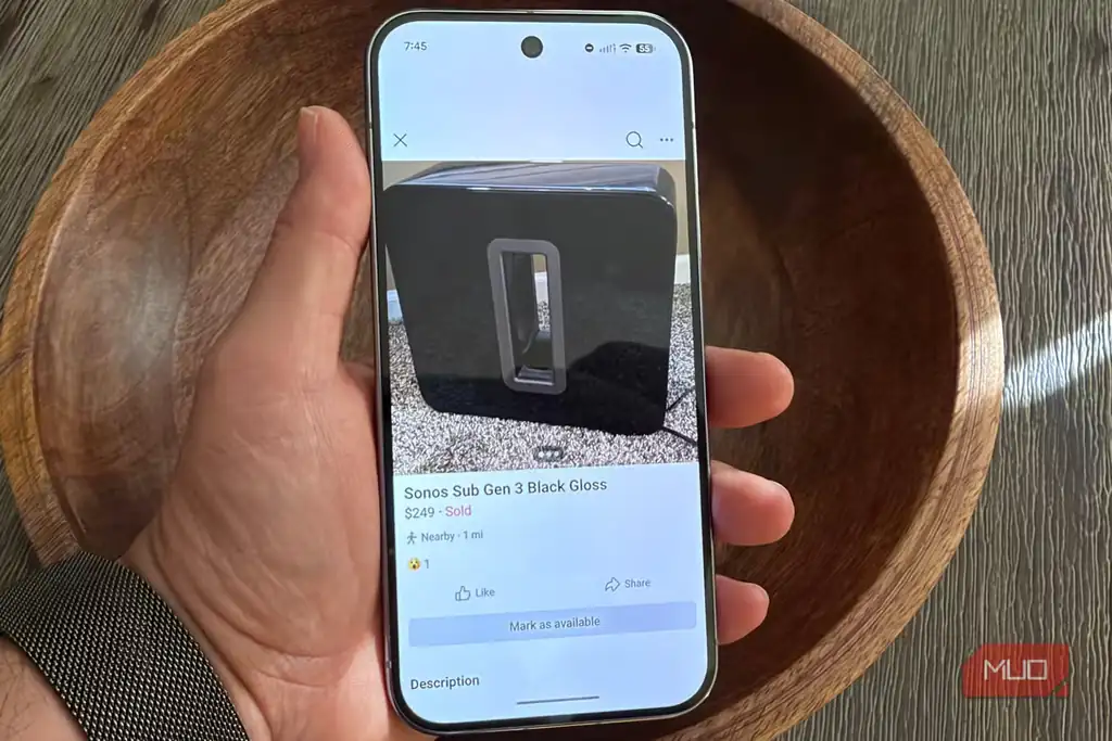 نمای صفحه یک آگهی در Facebook Marketplace برای فروش محلی کالا.