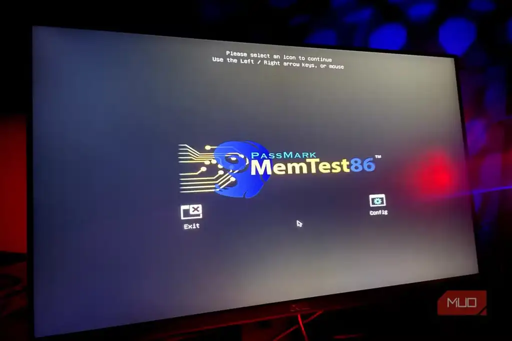 صفحه تست MemTest86 برای بررسی خطاهای حافظه سرور خانگی.