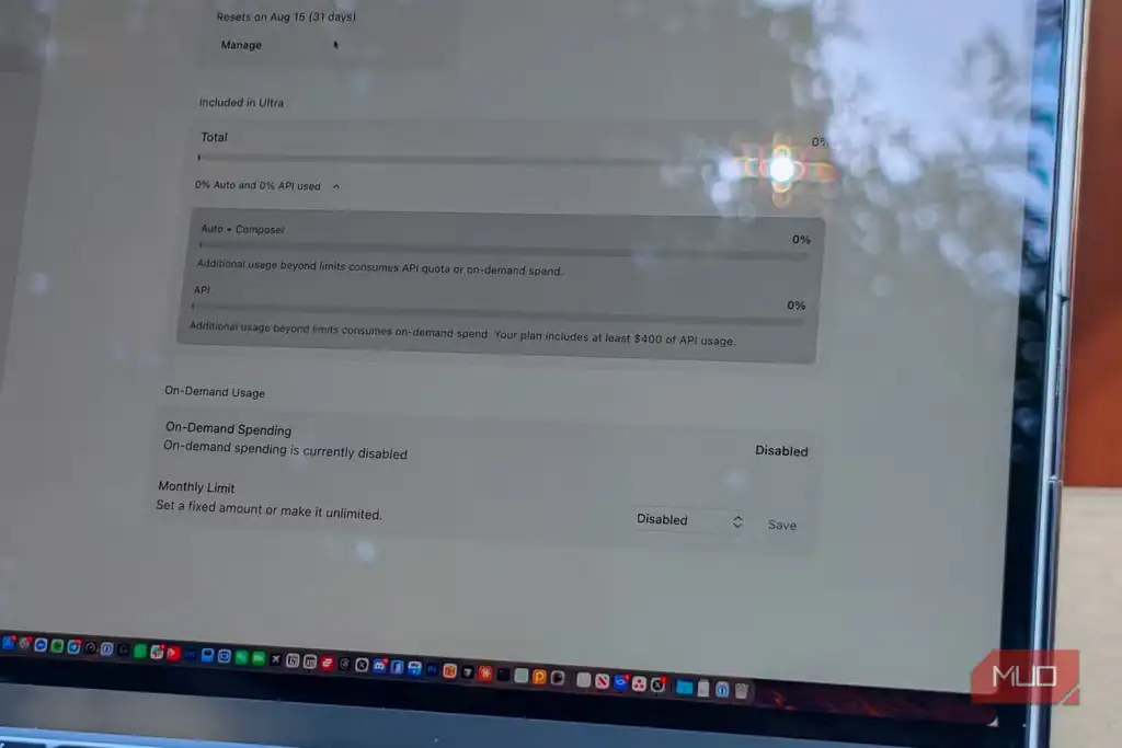 نمایی از اجرای Cursor روی MacBook Air برای کدنویسی با هوش مصنوعی.